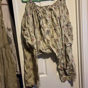 Magnolia Pearl Drop crotch floral britches . Free MP tee included